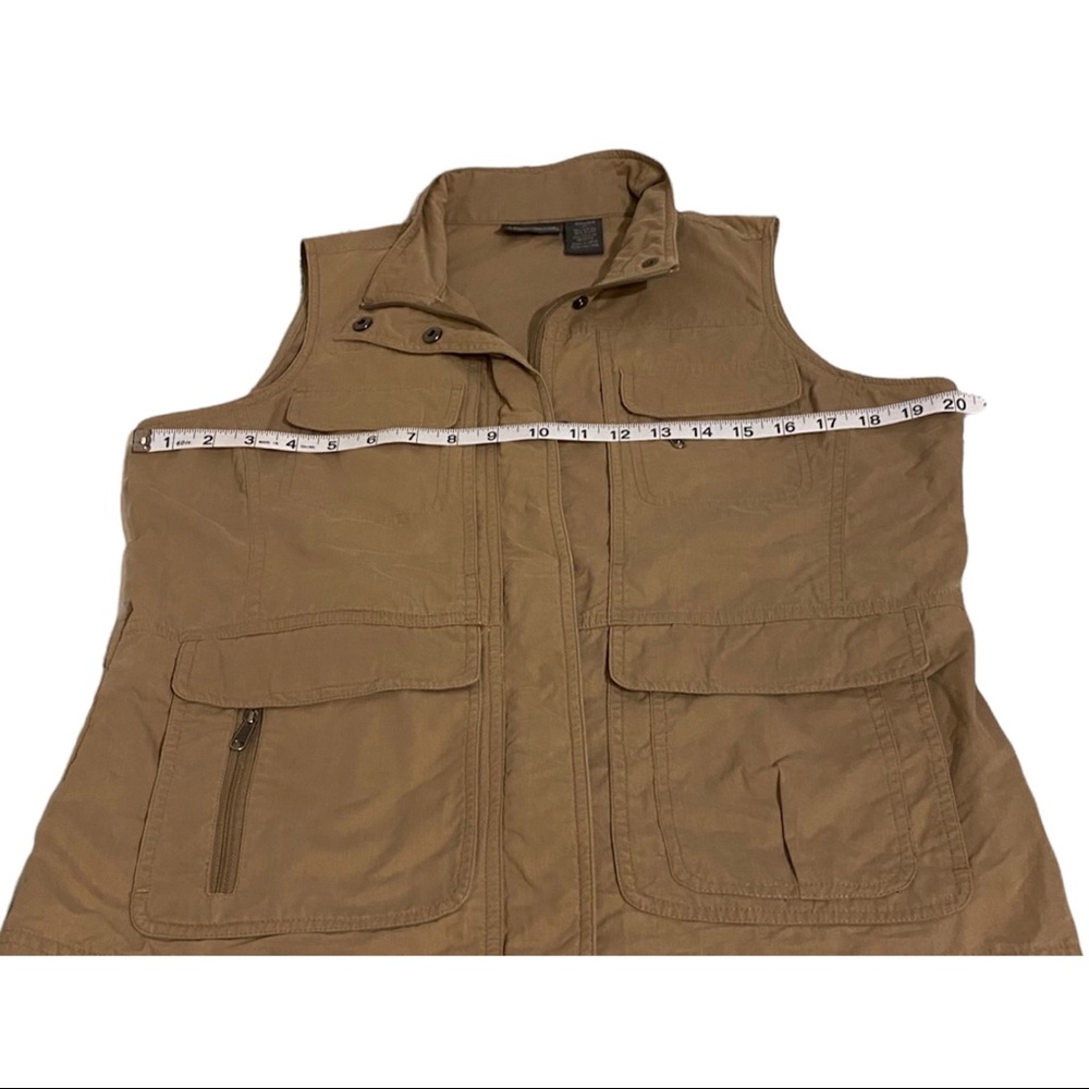 SOLD-Magellan’s Women’s Traveler’s Pocket Vest, size Medium - Picture 6 of 13
